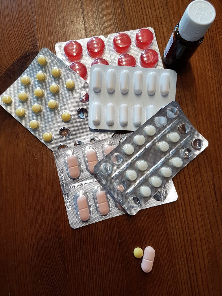 Medikamente in verschiedenen Verpackungen